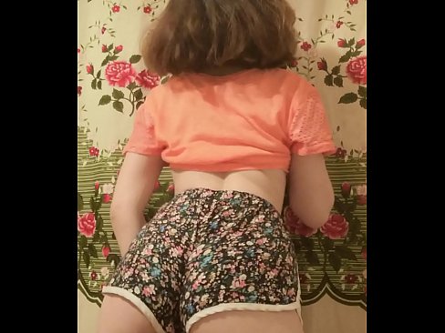 ❤️ سيڪسي نوجوان بيبي پنهنجي شارٽس کي ڪئميرا تي هٽائيندي ❤️  ❌